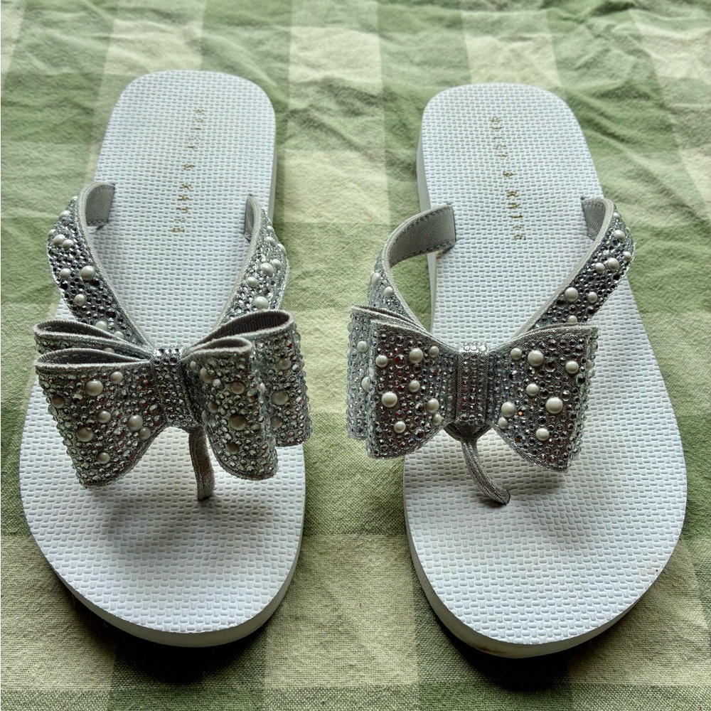 Kelly & Katie Rhinestone & Pearl Embellished Bow Flip Flop Sandals EUC 7M Bridal - Picture 2 of 7
